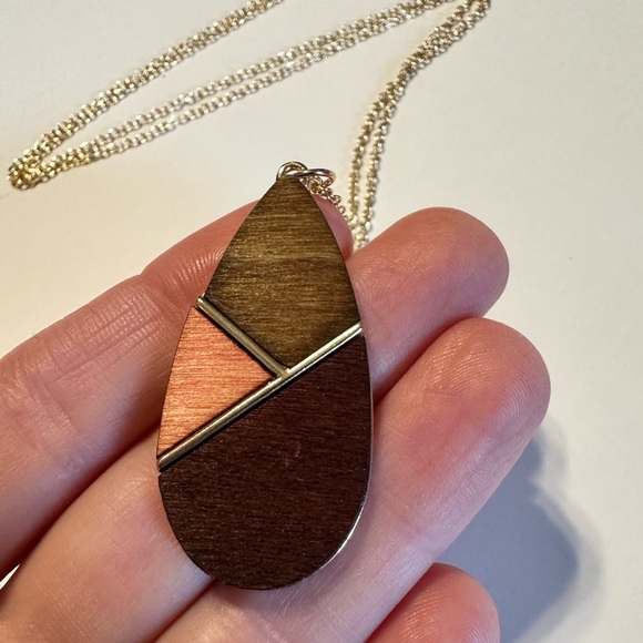 PALMERO WOOD & BRONZE NEUTRAL COLORBLOCK TEARDROP PENDANT NECKLACE - Picture 2 of 8